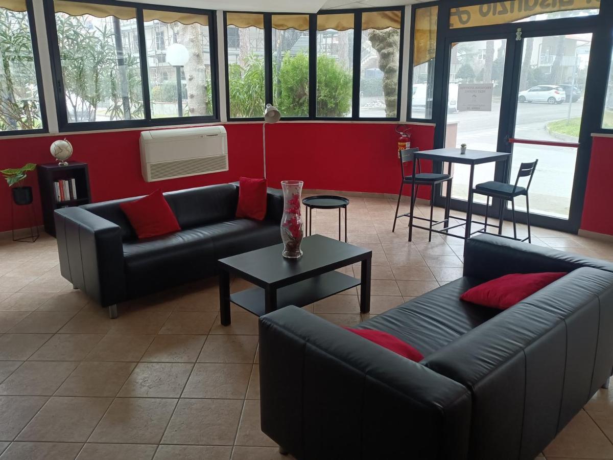 Hotel La Torre Cervia Bagian luar foto