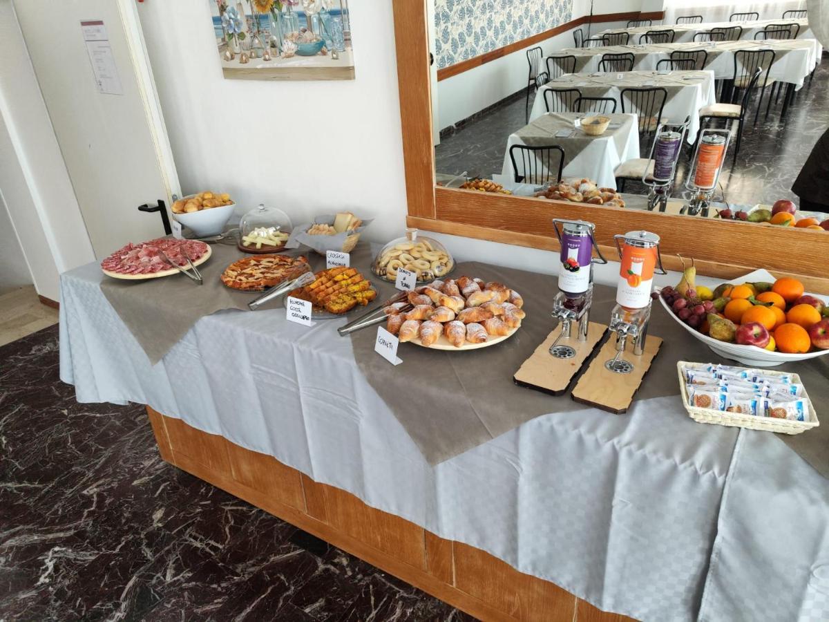 Hotel La Torre Cervia Bagian luar foto