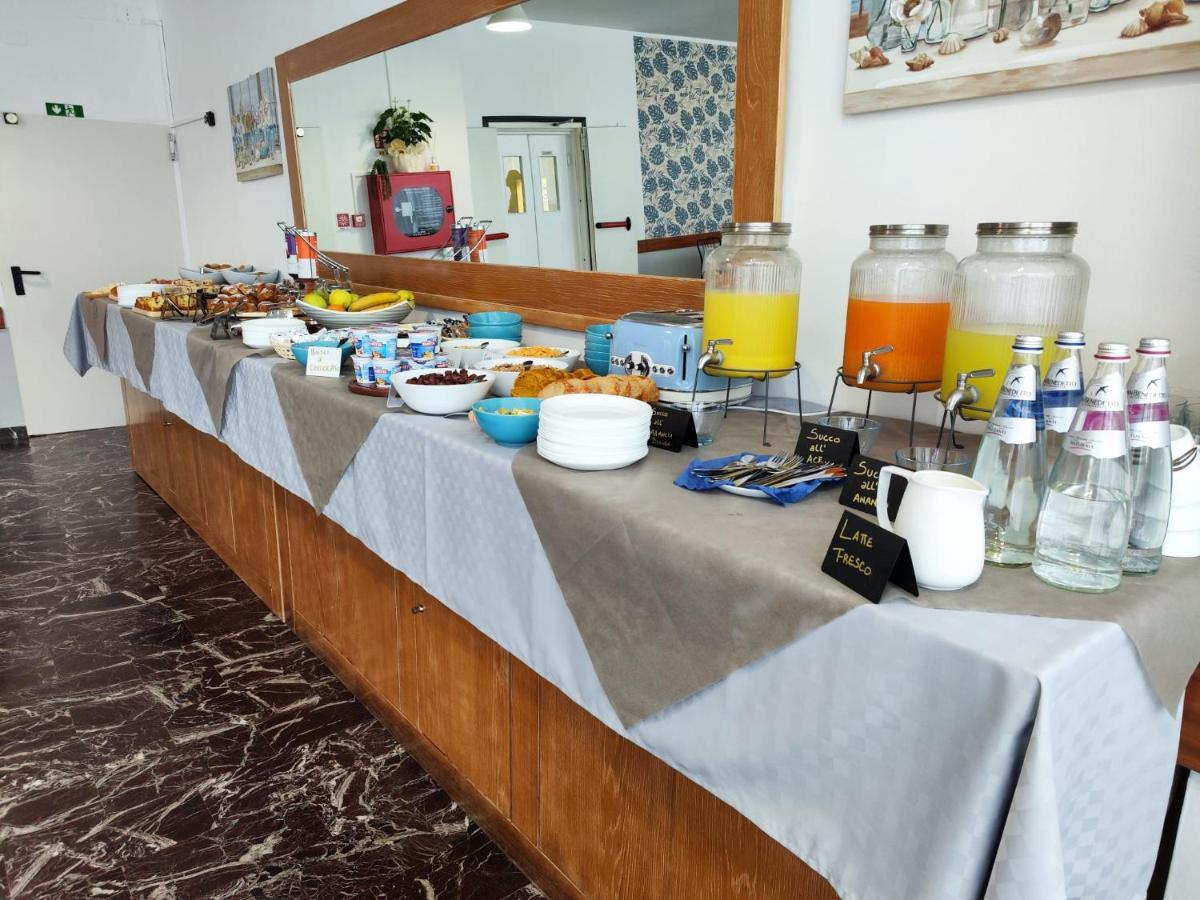 Hotel La Torre Cervia Bagian luar foto