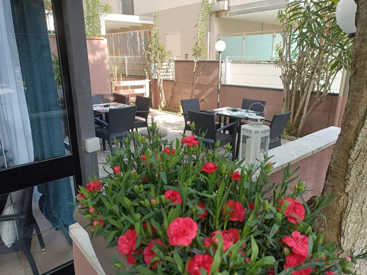 Hotel La Torre Cervia Bagian luar foto