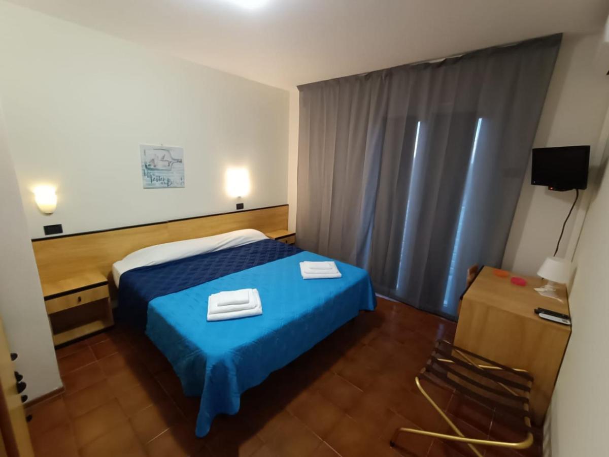 Hotel La Torre Cervia Bagian luar foto