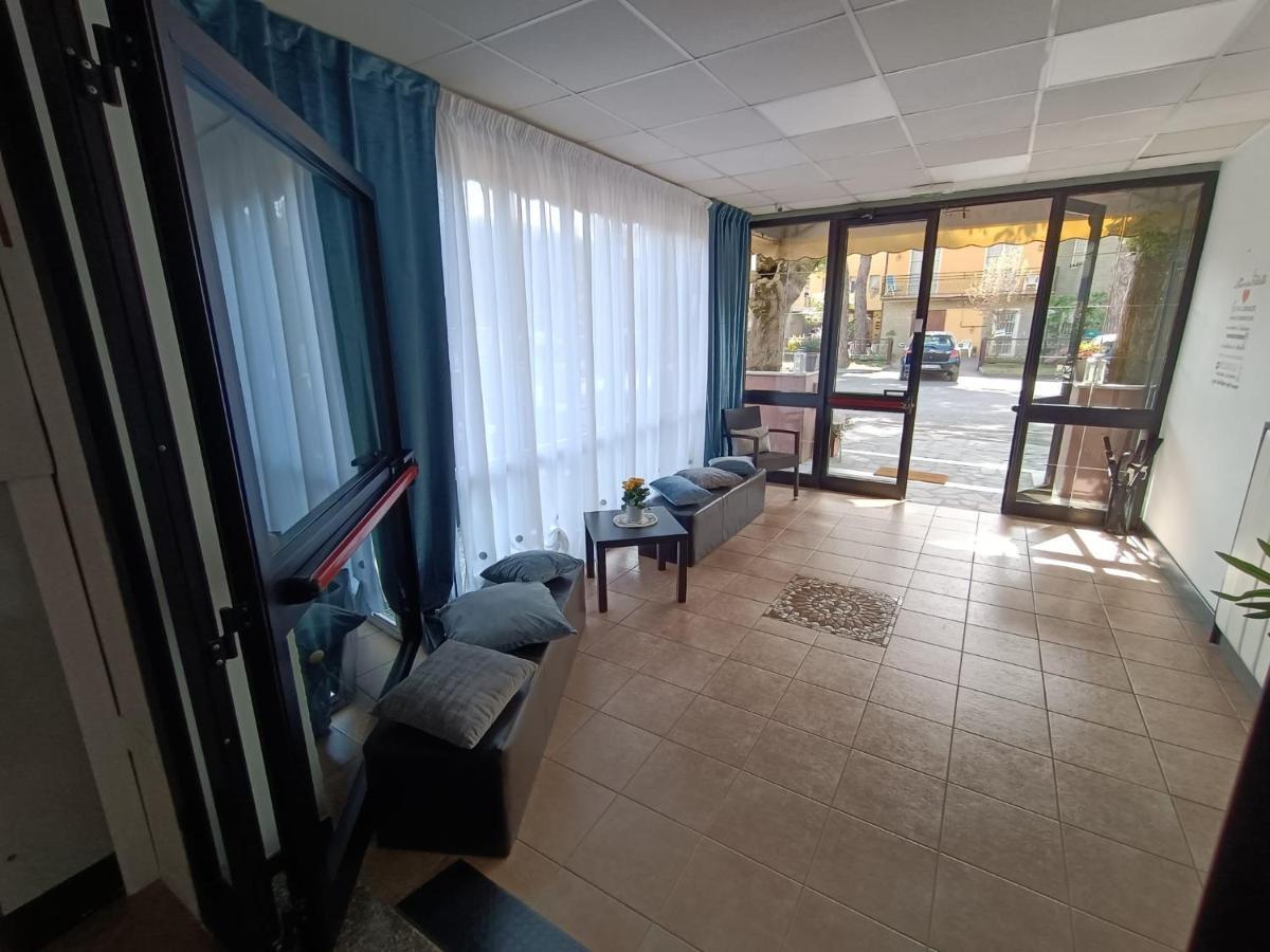 Hotel La Torre Cervia Bagian luar foto